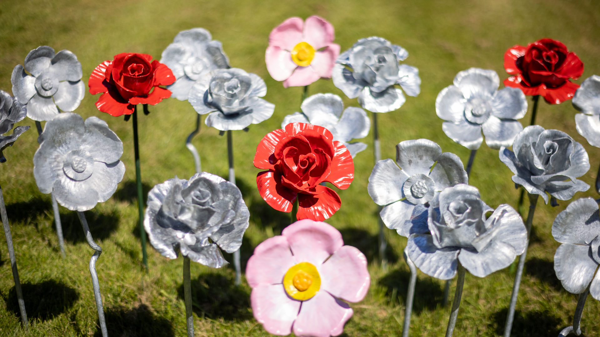 A range of beautiful handcrafted metal roses,both painted and unpainted